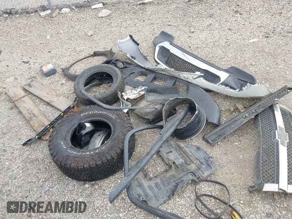 ✅ 2003 Chevrolet Silverado 1500 LS • VIN: 2GCEK19V931183363 • Lot: 43449090. Listed on IAAI with 210,872 mi. Free auction sales archive from the USA and detailed vehicle history report at DreamBid. Image 12.