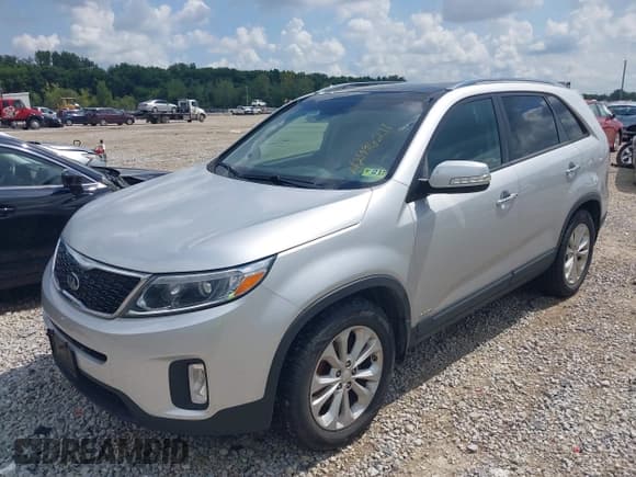 ✅ 2014 Kia Sorento EX • VIN: 5XYKUDA75EG537576 • Lot: 42996211. Listed on IAAI with 106,226 mi. Free auction sales archive from the USA and detailed vehicle history report at DreamBid. Image 2.