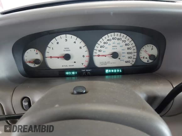 ✅ 2000 Chrysler Town & Country Limited • VIN: 1C4GP64L6YB609675 • Лот: 41980552. Опубликован ранее на IAAI с пробегом 183 181 миль. Бесплатный доступ к архиву аукционных продаж из США и подробный отчёт об истории автомобиля на DreamBid. Изображение 7.