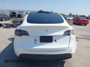 ✅ 2023 Tesla Model Y Long Range • VIN: 7SAYGDEEXPA146931 • Lot: 43233637. Wystawiony na IAAI z przebiegiem 22 784 mil. Bezpłatny archiwum sprzedaży aukcyjnych z USA i szczegółowy raport historii pojazdu na DreamBid. Zdjęcie 16.