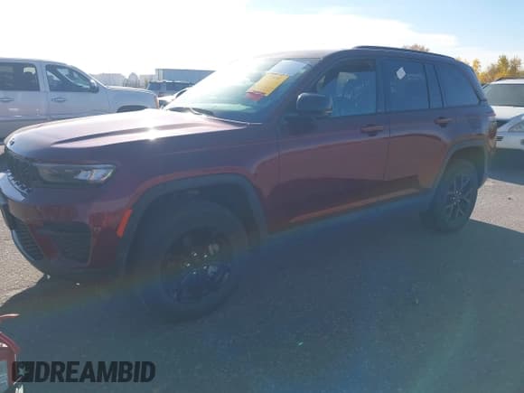 ✅ 2024 Jeep Grand Cherokee Altitude • VIN: 1C4RJHAG1RC108850 • Lot: 43633746. Listed on IAAI with 35,014 mi. Free auction sales archive from the USA and detailed vehicle history report at DreamBid. Image 17.