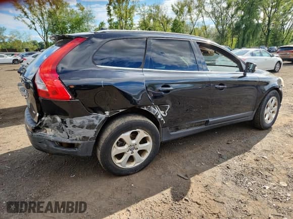 ✅ 2013 Volvo XC60 3.2L • VIN: YV4940DZ8D2397615 • Lot: 70322565. Listed on Copart with 134,836 mi. Free auction sales archive from the USA and detailed vehicle history report at DreamBid. Image 3.