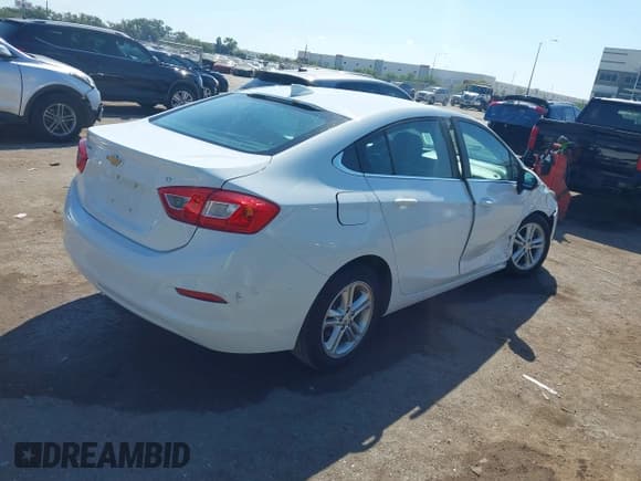 ✅ 2017 Chevrolet Cruze LT • VIN: 1G1BE5SMXH7228123 • Lot: 43396571. Listed on IAAI with 66,224 mi. Free auction sales archive from the USA and detailed vehicle history report at DreamBid. Image 4.