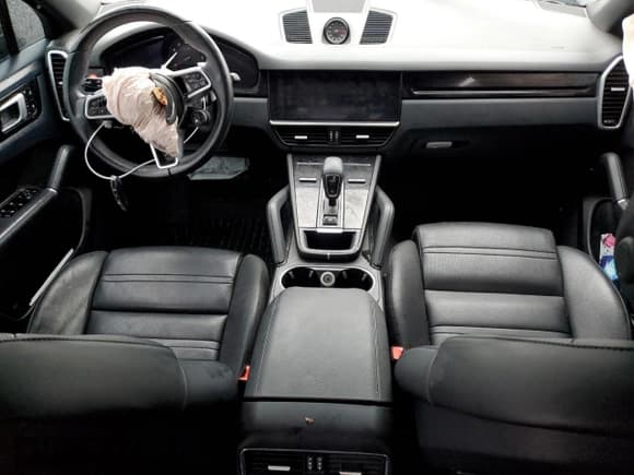 ✅ 2020 Porsche Cayenne • VIN: WP1BA2AY9LDA46461 • Lot: 83838774. Wystawiony na Copart z przebiegiem Nie podano. Bezpłatny archiwum sprzedaży aukcyjnych z USA i szczegółowy raport historii pojazdu na DreamBid. Zdjęcie 8.