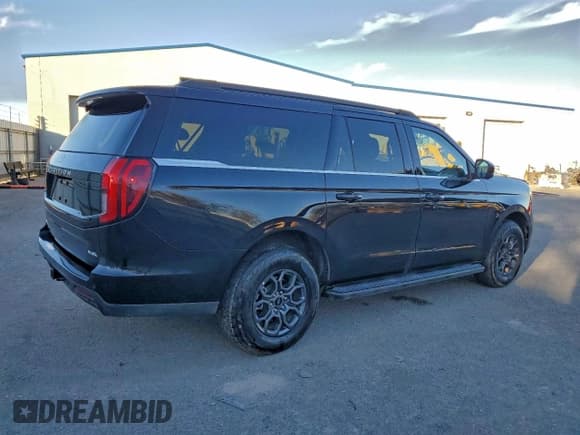 ✅ 2025 Ford Expedition Max Active • VIN: 1FMJK1J81SEA48682 • Lot: 94727395. Listed on Copart with 5,733 mi. Free auction sales archive from the USA and detailed vehicle history report at DreamBid. Image 3.