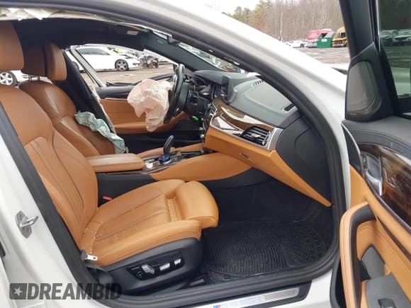 ✅ 2018 BMW 5 Series M550i xDrive • VIN: WBAJB9C56JB035929 • Lot: 41732048. Listed on IAAI with 87,896 mi. Free auction sales archive from the USA and detailed vehicle history report at DreamBid. Image 5.