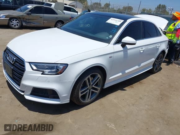 ✅ 2018 Audi A3 Premium Plus • VIN: WAUGUGFF6J1034427 • Lot: 42541248. Wystawiony na IAAI z przebiegiem 94 000 mil. Bezpłatny archiwum sprzedaży aukcyjnych z USA i szczegółowy raport historii pojazdu na DreamBid. Zdjęcie 2.