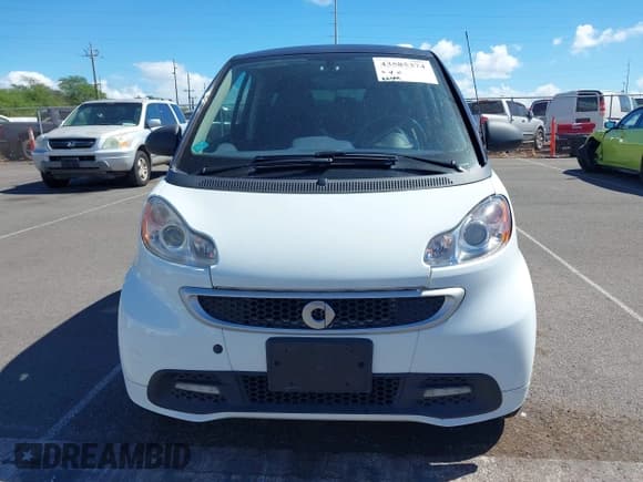 ✅ 2015 Smart fortwo Passion • VIN: WMEEJ3BA9FK815919 • Lot: 43585374. Wystawiony na IAAI z przebiegiem 84 599 mil. Bezpłatny archiwum sprzedaży aukcyjnych z USA i szczegółowy raport historii pojazdu na DreamBid. Zdjęcie 6.