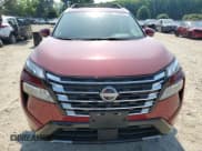 ✅ 2024 Nissan Rogue Platinum • VIN: JN8BT3DD0RW251145 • Lot: 62298495. Wystawiony na Copart z przebiegiem 7 243 mil. Bezpłatny archiwum sprzedaży aukcyjnych z USA i szczegółowy raport historii pojazdu na DreamBid. Zdjęcie 5.