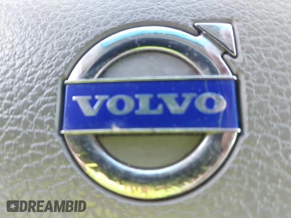 ✅ 2004 Volvo V70 • VIN: YV1SW59V142376813 • Lot: 43763133. Wystawiony na IAAI z przebiegiem 234 689 mil. Bezpłatny archiwum sprzedaży aukcyjnych z USA i szczegółowy raport historii pojazdu na DreamBid. Zdjęcie 12.