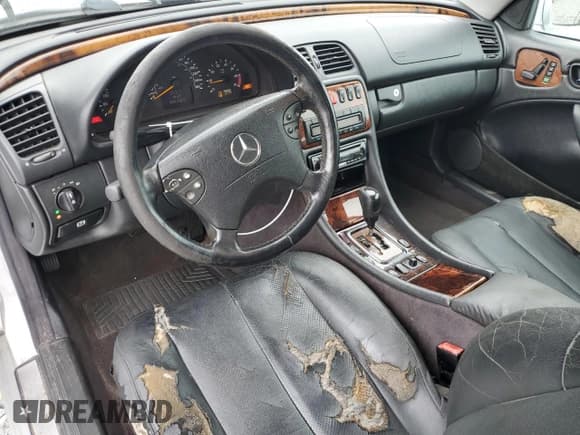 ✅ 2001 Mercedes-Benz CLK 320/430 • VIN: WDBLK65GX1T066229 • Lot: 52087105. Wystawiony na Copart z przebiegiem 80 883 mil. Bezpłatny archiwum sprzedaży aukcyjnych z USA i szczegółowy raport historii pojazdu na DreamBid. Zdjęcie 8.