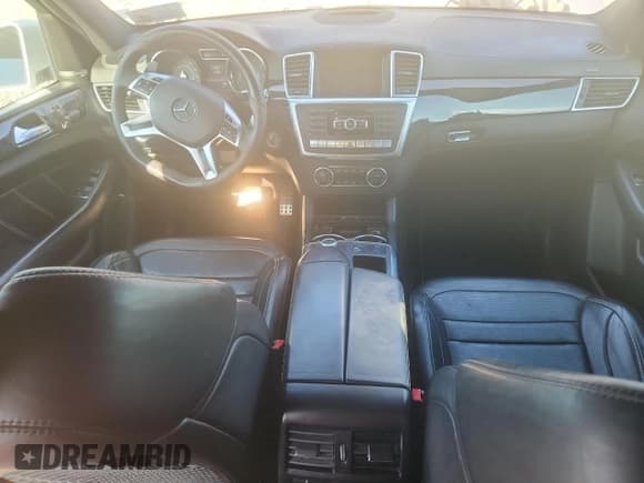 ✅ 2013 Mercedes-Benz M 63 AMG • VIN: 4JGDA7EB9DA130369 • Лот: 66120595. Опубликован ранее на Copart с пробегом 122 028 миль. Бесплатный доступ к архиву аукционных продаж из США и подробный отчёт об истории автомобиля на DreamBid. Изображение 8.