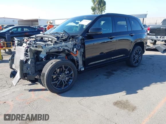 ✅ 2024 Jeep Grand Cherokee • VIN: 1C4RJYB61R8506777 • Лот: 43530625. Опубликован ранее на IAAI с пробегом 11 606 миль. Бесплатный доступ к архиву аукционных продаж из США и подробный отчёт об истории автомобиля на DreamBid. Изображение 2.