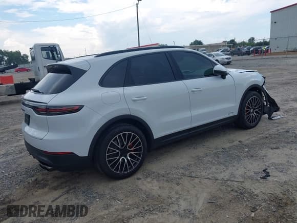 ✅ 2019 Porsche Cayenne • VIN: WP1AA2AY8KDA00940 • Lot: 42782820. Wystawiony na IAAI z przebiegiem 77 538 mil. Bezpłatny archiwum sprzedaży aukcyjnych z USA i szczegółowy raport historii pojazdu na DreamBid. Zdjęcie 4.