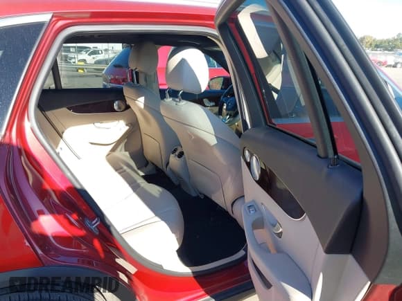 ✅ 2018 Mercedes-Benz GLC 300 • VIN: WDC0G4KB2JV047210 • Lot: 43450040. Listed on IAAI with 63,083 mi. Free auction sales archive from the USA and detailed vehicle history report at DreamBid. Image 8.