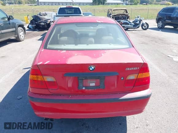 2003 BMW 3 Series 325i с VIN WBAET37463NJ32272, выставлен на аукционе IAAI как лот 43204821 с пробегом 261 517 миль миль и . История ставок и продаж доступна на DreamBid. Изображение 13.