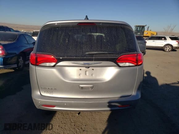 ✅ 2019 Chrysler Pacifica L • VIN: 2C4RC1AG5KR506481 • Lot: 43741215. Listed on Copart with 126,934 mi. Free auction sales archive from the USA and detailed vehicle history report at DreamBid. Image 6.