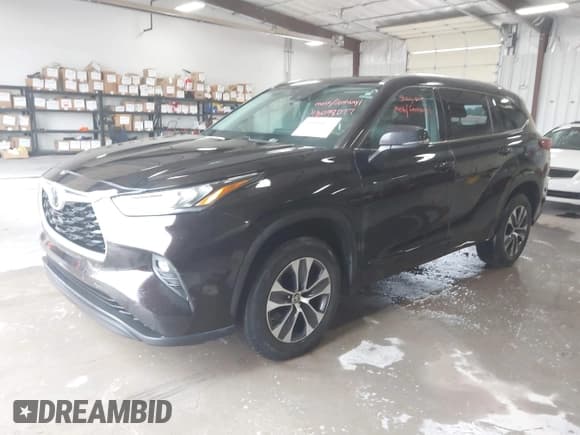 ✅ 2020 Toyota Highlander XLE • VIN: 5TDGZRAH1LS006579 • Lot: 43098077. Listed on IAAI with Not provided. Free auction sales archive from the USA and detailed vehicle history report at DreamBid. Image 2.