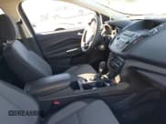 ✅ 2017 Ford Escape SE • VIN: 1FMCU9G96HUE35776 • Lot: 43437496. Wystawiony na IAAI z przebiegiem 93 270 mil. Bezpłatny archiwum sprzedaży aukcyjnych z USA i szczegółowy raport historii pojazdu na DreamBid. Zdjęcie 5.