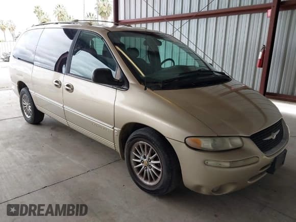 ✅ 2000 Chrysler Town & Country Limited • VIN: 1C4GP64L6YB609675 • Лот: 41980552. Опубликован ранее на IAAI с пробегом 183 181 миль. Бесплатный доступ к архиву аукционных продаж из США и подробный отчёт об истории автомобиля на DreamBid. Изображение 1.