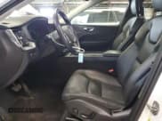 ✅ 2019 Volvo XC60 Momentum • VIN: LYVA22RK4KB188445 • Lot: 60859585. Wystawiony na Copart z przebiegiem 150 208 mil. Bezpłatny archiwum sprzedaży aukcyjnych z USA i szczegółowy raport historii pojazdu na DreamBid. Zdjęcie 7.