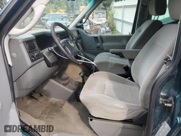 ✅ 2002 Volkswagen EuroVan MV • VIN: WV2NB47092H095600 • Lot: 67499584. Wystawiony na Copart z przebiegiem 223 050 mil. Bezpłatny archiwum sprzedaży aukcyjnych z USA i szczegółowy raport historii pojazdu na DreamBid. Zdjęcie 7.