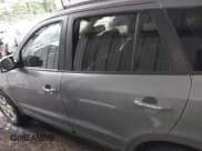 ✅ 2009 Hyundai Santa Fe SE • VIN: 5NMSH13E29H296621 • Lot: 42740914. Listed on IAAI with 174,921 mi. Free auction sales archive from the USA and detailed vehicle history report at DreamBid. Image 14.