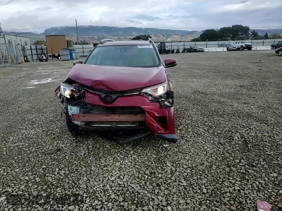 ✅ 2018 Toyota RAV4 XLE • VIN: 2T3RFREV9JW813476 • Lot: 93331035. Wystawiony na Copart z przebiegiem 27 284 mil. Bezpłatny archiwum sprzedaży aukcyjnych z USA i szczegółowy raport historii pojazdu na DreamBid. Zdjęcie 14.