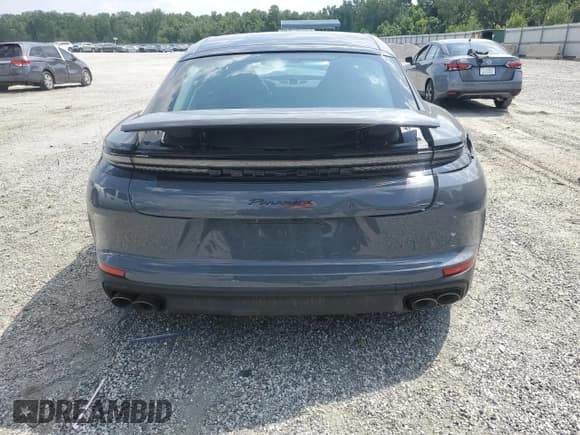 ✅ 2025 Porsche Panamera • VIN: WP0AA2YA8SL001974 • Lot: 67457675. Wystawiony na Copart z przebiegiem Nie podano. Bezpłatny archiwum sprzedaży aukcyjnych z USA i szczegółowy raport historii pojazdu na DreamBid. Zdjęcie 6.