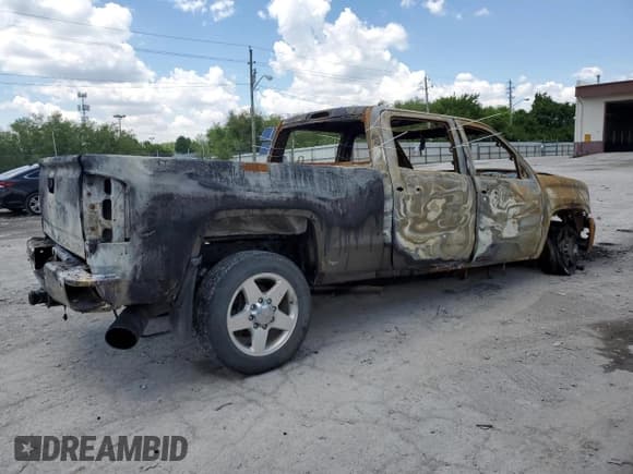 ✅ 2015 GMC Sierra 2500HD SLT • VIN: 1GT12ZE80FF562181 • Lot: 59126135. Wystawiony na Copart z przebiegiem Nie podano. Bezpłatny archiwum sprzedaży aukcyjnych z USA i szczegółowy raport historii pojazdu na DreamBid. Zdjęcie 3.
