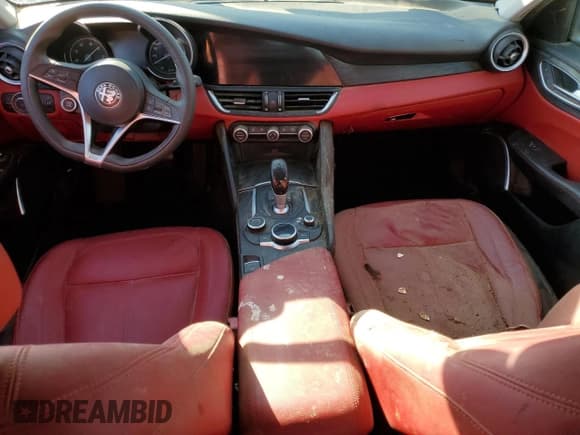 ✅ 2019 Alfa Romeo Giulia • VIN: ZARFAMAN7K7621986 • Lot: 80896805. Wystawiony na Copart z przebiegiem 38 982 mil. Bezpłatny archiwum sprzedaży aukcyjnych z USA i szczegółowy raport historii pojazdu na DreamBid. Zdjęcie 8.