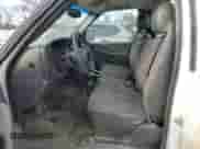 2006 Chevrolet Silverado 1500 Work Truck z VIN 1GCEC14X36Z112340, wystawiony jako Copart lot #85017344 z przebiegiem 246 320 mil mil oraz Szkoda całkowita • Salvage title. Historia ofert i sprzedaży dostępna na DreamBid. Obrazek 7.