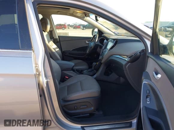 ✅ 2015 Hyundai Santa Fe GLS • VIN: KM8SR4HF2FU116358 • Lot: 41416427. Wystawiony na IAAI z przebiegiem 92 330 mil. Bezpłatny archiwum sprzedaży aukcyjnych z USA i szczegółowy raport historii pojazdu na DreamBid. Zdjęcie 5.