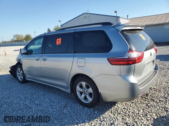 ✅ 2020 Toyota Sienna LE • VIN: 5TDKZ3DCXLS084379 • Лот: 86671845. Опубликован ранее на Copart с пробегом Не указан. Бесплатный доступ к архиву аукционных продаж из США и подробный отчёт об истории автомобиля на DreamBid. Изображение 2.