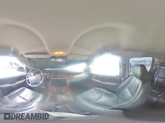 ✅ 2008 Chevrolet Suburban 1LT • VIN: 3GNFC16J58G185328 • Lot: 70955215. Wystawiony na Copart z przebiegiem 172 671 mil. Bezpłatny archiwum sprzedaży aukcyjnych z USA i szczegółowy raport historii pojazdu na DreamBid. Zdjęcie 16.