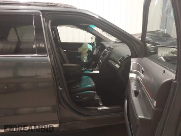 ✅ 2016 Ford Explorer Limited • VIN: 1FM5K8F83GGC49238 • Lot: 43441353. Wystawiony na IAAI z przebiegiem Nie podano. Bezpłatny archiwum sprzedaży aukcyjnych z USA i szczegółowy raport historii pojazdu na DreamBid. Zdjęcie 5.