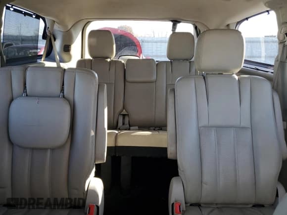 ✅ 2011 Chrysler Town & Country Touring L • VIN: 2A4RR8DG8BR616986 • Lot: 92668395. Listed on Copart with 191,228 mi. Free auction sales archive from the USA and detailed vehicle history report at DreamBid. Image 10.