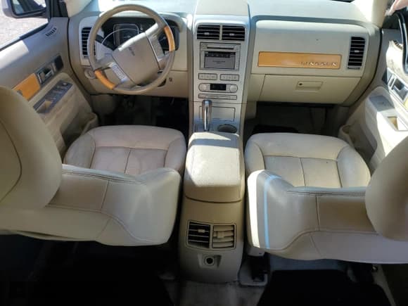 ✅ 2007 Lincoln MKX • VIN: 2LMDU88C67BJ04147 • Lot: 82512595. Wystawiony na Copart z przebiegiem 163 600 mil. Bezpłatny archiwum sprzedaży aukcyjnych z USA i szczegółowy raport historii pojazdu na DreamBid. Zdjęcie 8.