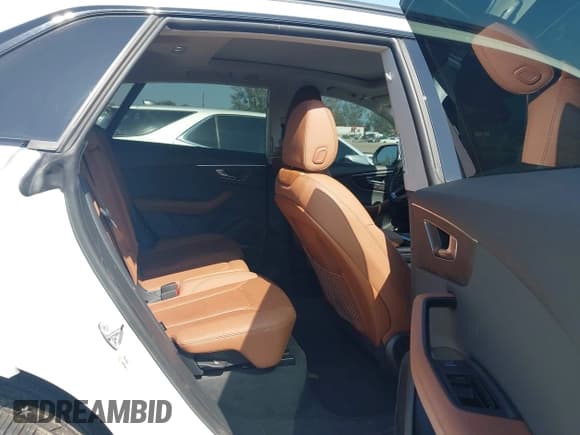 ✅ 2023 Audi Q8 Premium Plus • VIN: WA1EVBF17PD016695 • Lot: 42575595. Wystawiony na IAAI z przebiegiem 22 939 mil. Bezpłatny archiwum sprzedaży aukcyjnych z USA i szczegółowy raport historii pojazdu na DreamBid. Zdjęcie 8.