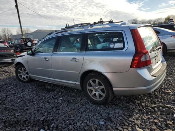 ✅ 2010 Volvo V70 • VIN: YV1960BW5A1146598 • Lot: 87005884. Wystawiony na Copart z przebiegiem 72 886 mil. Bezpłatny archiwum sprzedaży aukcyjnych z USA i szczegółowy raport historii pojazdu na DreamBid. Zdjęcie 2.