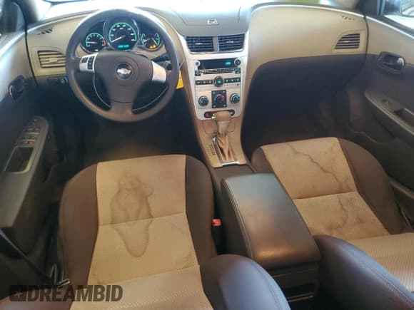 ✅ 2010 Chevrolet Malibu 1LS • VIN: 1G1ZB5EBXAF219399 • Lot: 90817175. Wystawiony na Copart z przebiegiem 119 807 mil. Bezpłatny archiwum sprzedaży aukcyjnych z USA i szczegółowy raport historii pojazdu na DreamBid. Zdjęcie 8.