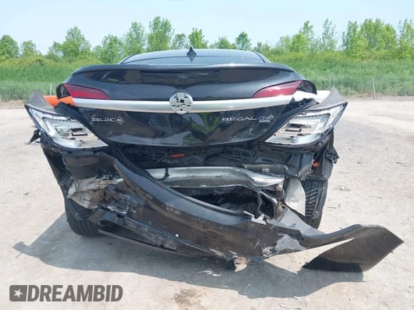 ✅ 2015 Buick Regal GS • VIN: 2G4GT5GX4F9285883 • Lot: 42388435. Wystawiony na IAAI z przebiegiem 70 000 mil. Bezpłatny archiwum sprzedaży aukcyjnych z USA i szczegółowy raport historii pojazdu na DreamBid. Zdjęcie 6.