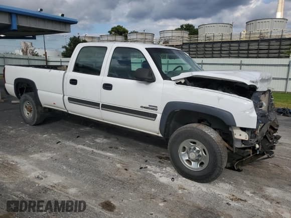 ✅ 2006 Chevrolet Silverado 2500HD Work Truck • VIN: 1GCHC23D06F231118 • Лот: 65697235. Опубликован ранее на Copart с пробегом 142 130 миль. Бесплатный доступ к архиву аукционных продаж из США и подробный отчёт об истории автомобиля на DreamBid. Изображение 4.
