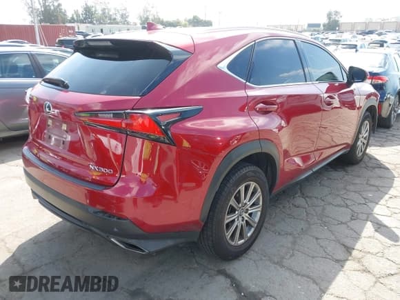 ✅ 2021 Lexus NX 300 • VIN: JTJDARBZXM5031082 • Lot: 43321164. Wystawiony na IAAI z przebiegiem 94 884 mil. Bezpłatny archiwum sprzedaży aukcyjnych z USA i szczegółowy raport historii pojazdu na DreamBid. Zdjęcie 4.