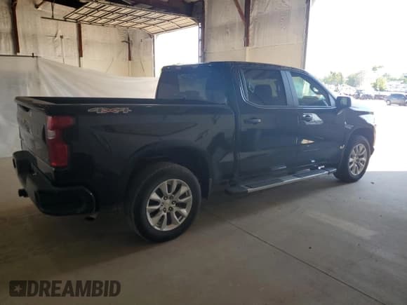 ✅ 2022 Chevrolet Silverado 1500 Custom • VIN: 3GCPYBEK9NG124624 • Lot: 63110145. Wystawiony na Copart z przebiegiem 46 040 mil. Bezpłatny archiwum sprzedaży aukcyjnych z USA i szczegółowy raport historii pojazdu na DreamBid. Zdjęcie 3.