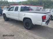 ✅ 2022 Toyota Tacoma SR • VIN: 3TYSZ5AN1NT092590 • Лот: 42148792. Опубликован ранее на IAAI с пробегом 58 154 миль. Бесплатный доступ к архиву аукционных продаж из США и подробный отчёт об истории автомобиля на DreamBid. Изображение 3.
