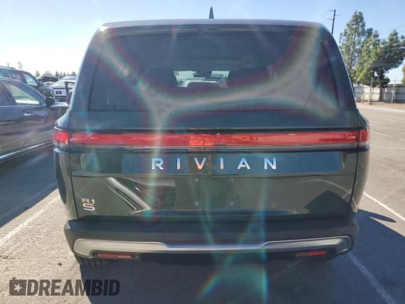✅ 2023 Rivian R1S Adventure • VIN: 7PDSGABA2PN023821 • Lot: 86901275. Wystawiony na Copart z przebiegiem 18 214 mil. Bezpłatny archiwum sprzedaży aukcyjnych z USA i szczegółowy raport historii pojazdu na DreamBid. Zdjęcie 6.
