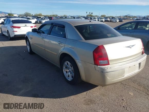 ✅ 2006 Chrysler 300 Touring • VIN: 2C3KA53G26H351397 • Lot: 43758208. Listed on IAAI with 98,563 mi. Free auction sales archive from the USA and detailed vehicle history report at DreamBid. Image 3.