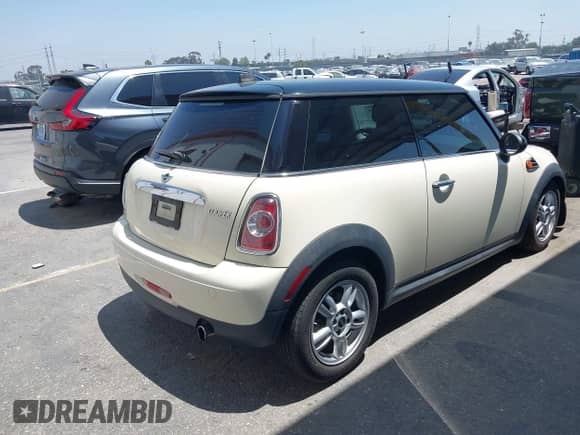 2011 MINI Hardtop with VIN WMWSU3C58BT093466, listed as a IAAI auction lot 42393759 with 91,535 mi miles and . Bid and sale history available at DreamBid. Image 4.