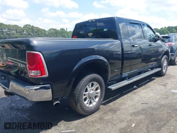✅ 2018 Ram 2500 Laramie • VIN: 3C6UR5NL4JG290867 • Lot: 42752033. Wystawiony na IAAI z przebiegiem 121 741 mil. Bezpłatny archiwum sprzedaży aukcyjnych z USA i szczegółowy raport historii pojazdu na DreamBid. Zdjęcie 4.